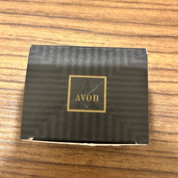 Avon Victorian Style Heart Necklace - Picture 2 of 2